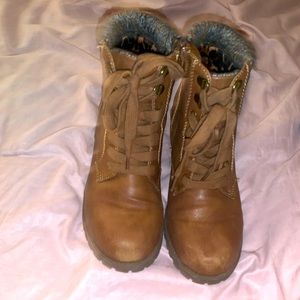 Girls size 4 boots